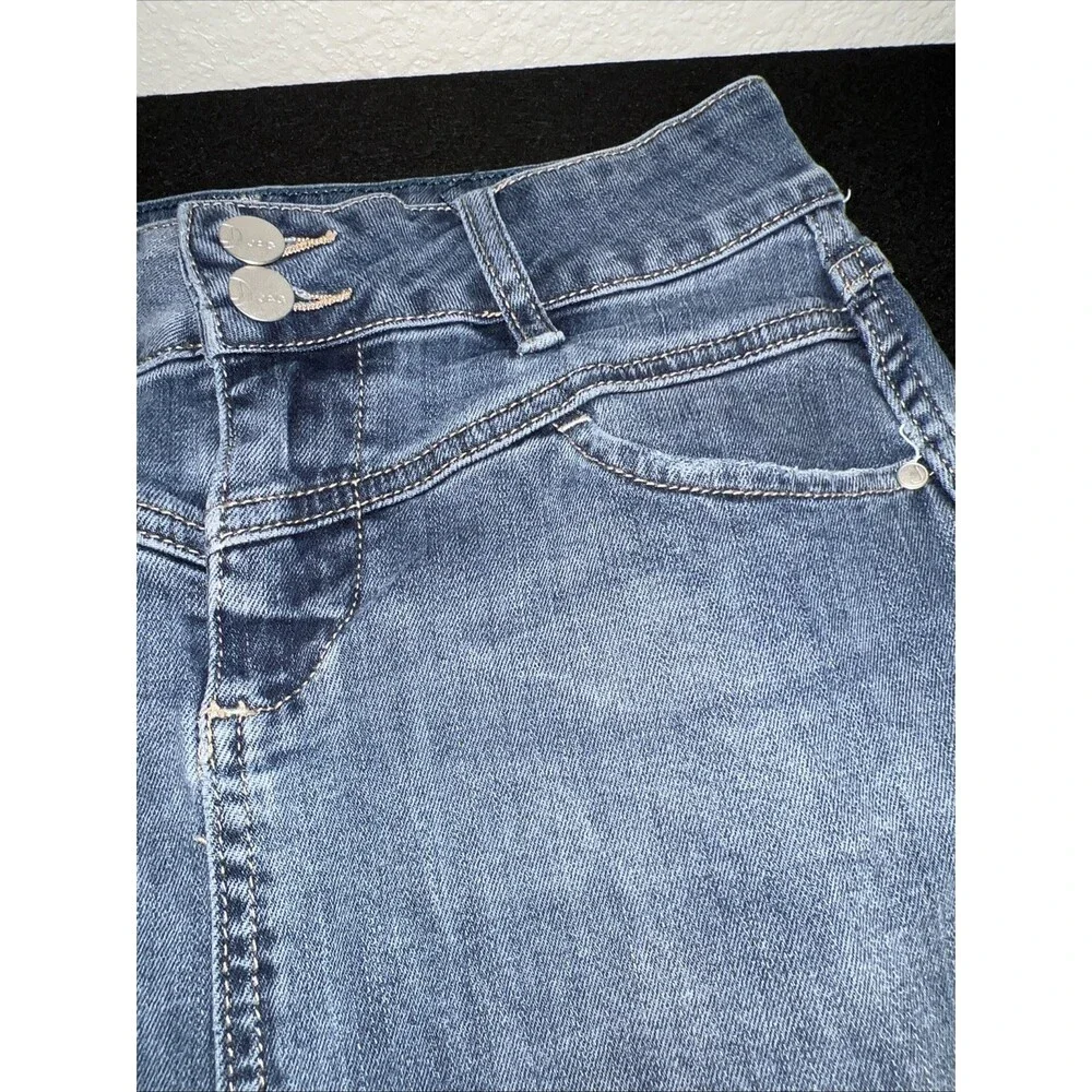 Jag Womens Size 2 Mini Skirt Blue Denim Jean Medium Wash Straight Distressed